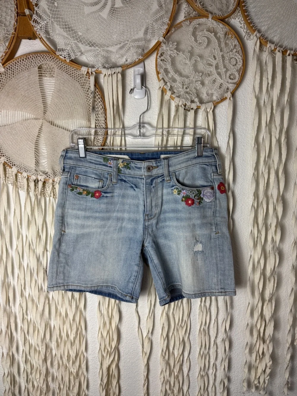 Anthropologie | Pilcro Slim Boyfriend Floral Embroidered Denim Shorts Size 25 - Picture 2 of 16